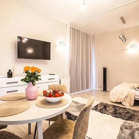 New Modern In The Old Town Apartment *