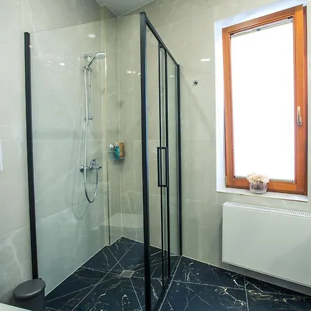 New Modern In The Old Town *