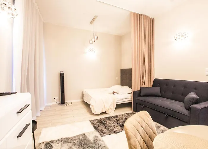 New Modern In The Old Town *