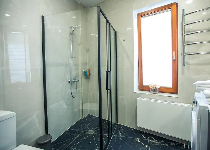 New Modern In The Old Town *