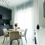 New Modern In The Old Town Apartman *